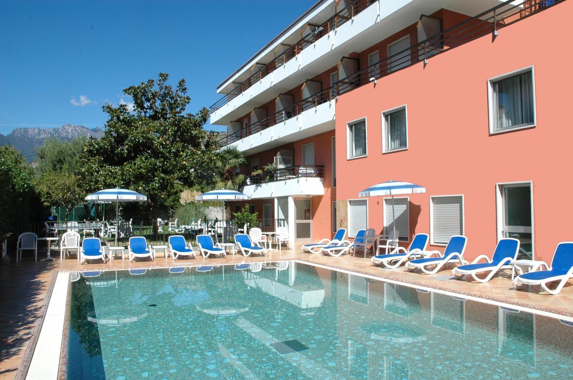 Hotel Garni Villa Magnolia Torbole Sul Garda Exteriör bild