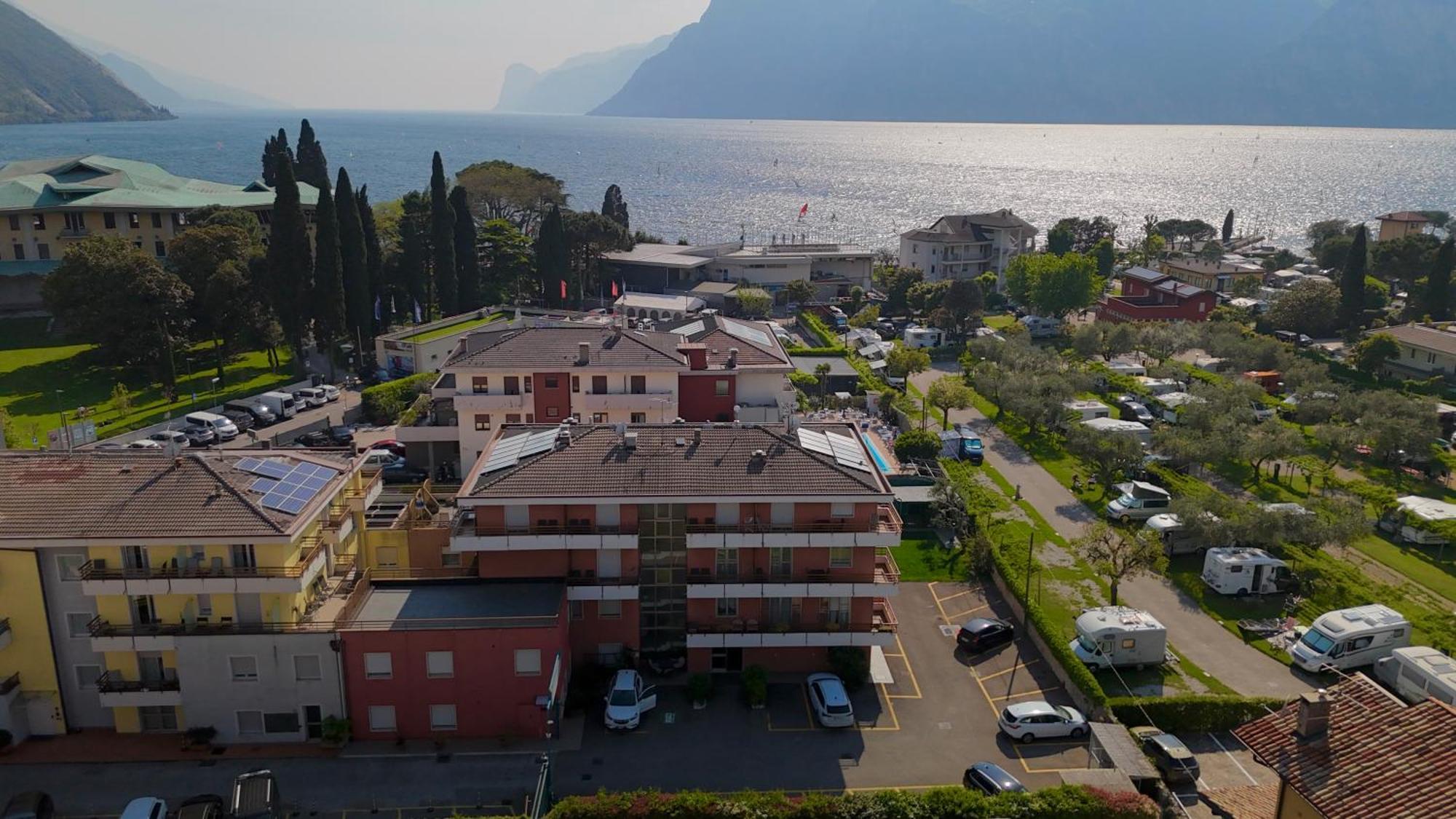 Hotel Garni Villa Magnolia Torbole Sul Garda Exteriör bild