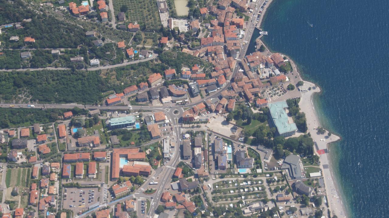 Hotel Garni Villa Magnolia Torbole Sul Garda Exteriör bild