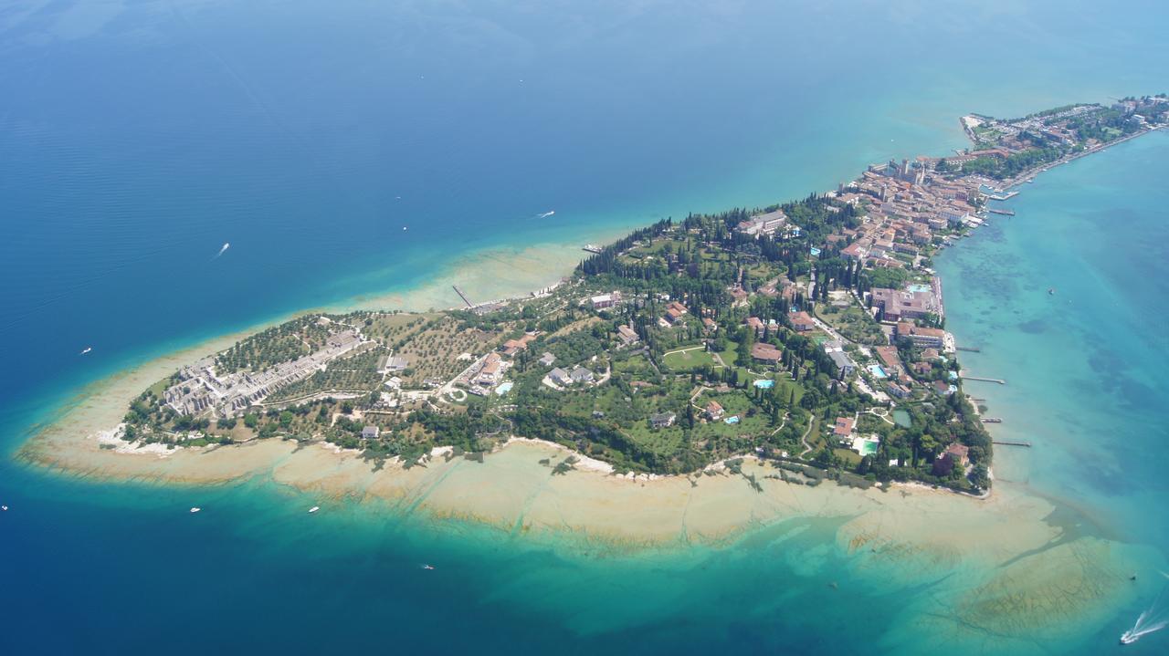 Hotel Garni Villa Magnolia Torbole Sul Garda Exteriör bild