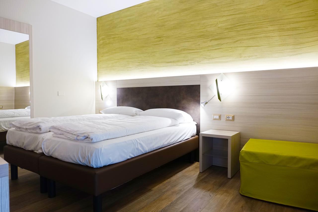 Hotel Garni Villa Magnolia Torbole Sul Garda Exteriör bild