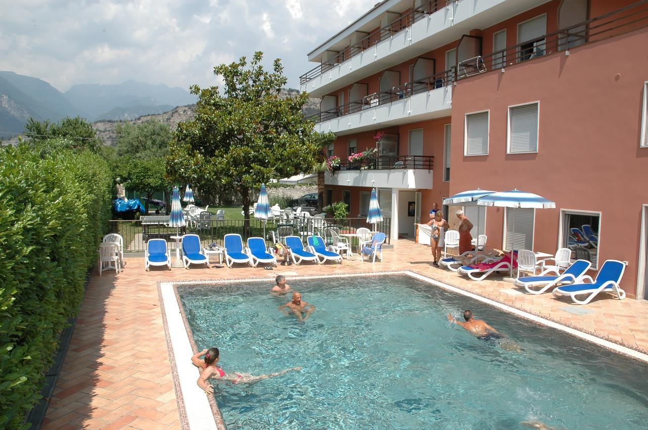 Hotel Garni Villa Magnolia Torbole Sul Garda Exteriör bild